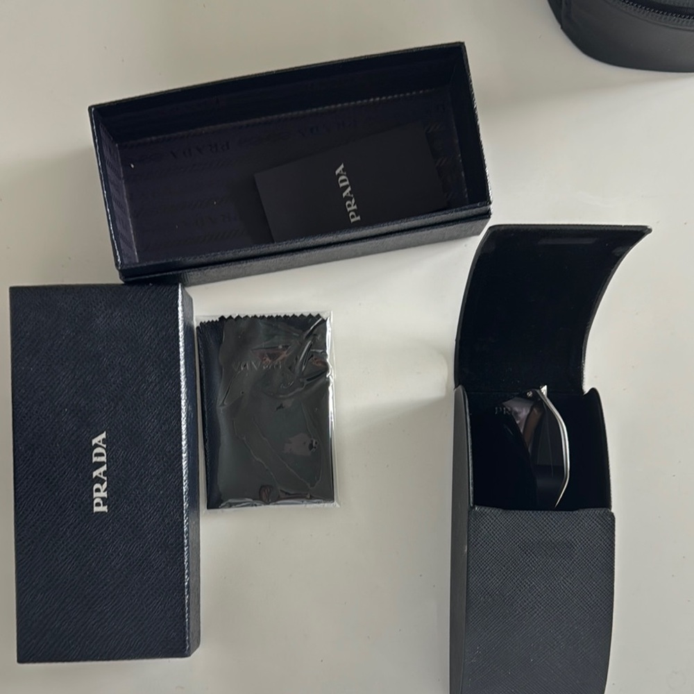 Prada sunglasses. Perfect condition, only worn 1-2 times. Comes with box. - Picture 6 of 6